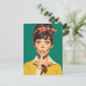 Retro Woman Making a Shush Briefkaart (Staand voorkant)