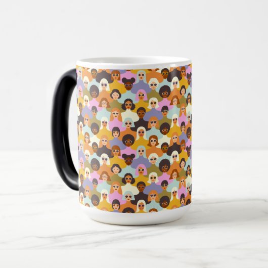 Retro Women of the World Pattern Magische Mok (Voorkant links)