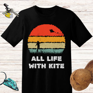 Retro zon ALLE LEVEN MET KITE surfen 4 kitesurfer T-shirt