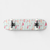 Retroflamingos op mintstrips skateboard (Horizontaal)