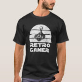 Retrogamer met joystick en sunset t-shirt (Voorkant)