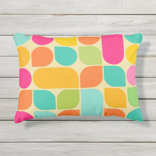Retropatroon gekleurd buitenkussen