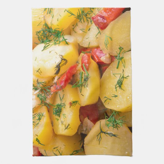 Reuk van aardappelen met uien, klokpeper en dille theedoek (Verticaal)