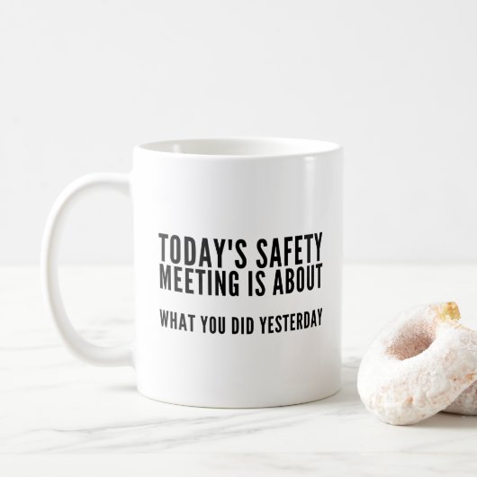 Réunion de sécurité d'aujourd'hui Drôle café Mug (Avec donut)