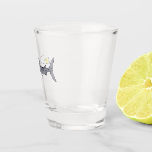 Reuzentijgerhaai en schattige gele vis shot glas (Rechts)
