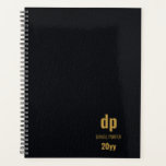 Revêtement en cuir moderne noir et or Monogramme<br><div class="desc">Plan en cuir monogrammed - non daté et prêt à être utilisé à tout moment de l'année (c'est-à-dire nouvelle année, année financière, année universitaire, nouvelle entreprise ou projet, etc.). Ce design personnalisé simple et moderne dispose d'un arrière - plan en cuir noir avec typographie couleur or et le modèle est...</div>