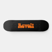 Revolt - Sinaasappel op zwart Skateboard (Horizontaal)