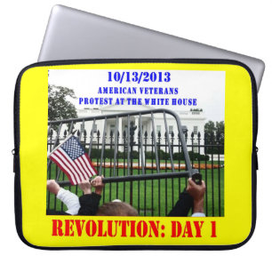 REVOLUTIE: DAG 1 LAPTOP SLEEVE