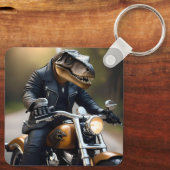 **"Revved Up Rex: T-Rex in leer op een motor Sleutelhanger (Achterkant)