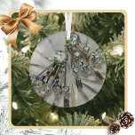 Rhinestones Art Déco vintage Élégant Glam<br><div class="desc">Les boucles d'oreilles en strass art déco vintage sur cristal coupé sont l'inspiration de ces ornements élégants et glamour. Cette décoration en gris argenté et bleu est belle avec un merveilleux sens rétro glam et fun qui est flirté, chic, girly et ultra féminine. Bravo pour vos vacances ! Cette image...</div>