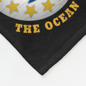 RHODE ISLAND OCEAN STATE FLAG FLEECE DEKEN (Hoek)