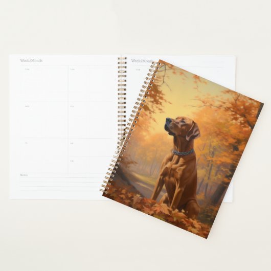 Rhodesian Ridgeback dans les feuilles d'automne to (Devant avec enveloppe)