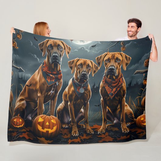 Rhodesian Ridgeback Halloween Spooky Fleece Deken (In situ)