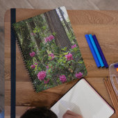 Rhododendrons roses dans un Carnet forestier