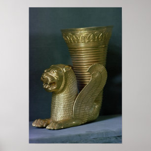 Rhyton in de vorm van een zittend leeuwmonster poster