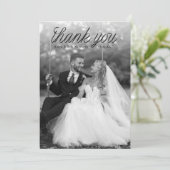 Ribbon Black Script Top Minimalist Wedding Photo Bedankkaart (Staand voorkant)