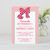 Ribbon Pois rose et Bow Invitation d'anniversaire (Debout devant)