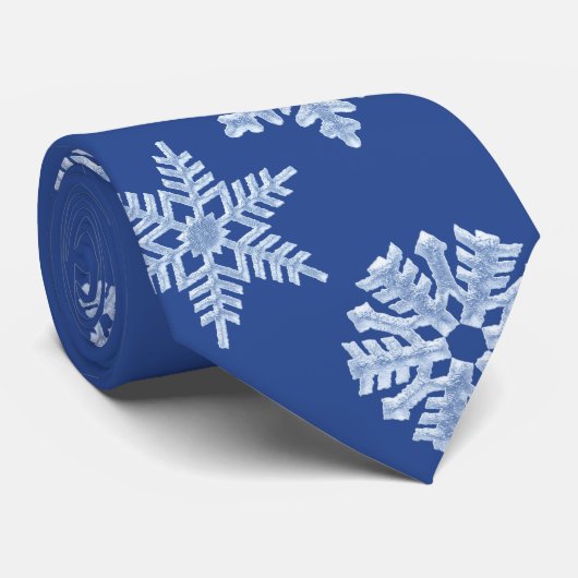 Rich Deep Blue Frozen Winter Snowflakes Kerstmis Stropdas (Opgerold)