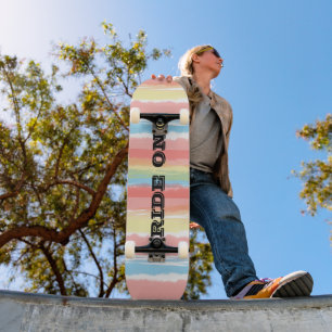 Ride op blauwe roze gele Waterverf strepen Skateboard