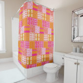 Rideau de douche à patchwork floral rose et orange (En situation)