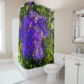 Rideau de douche Abstrait violet, bleu et vert (En situation)