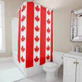 Rideau de douche avec drapeau du Canada (En situation)