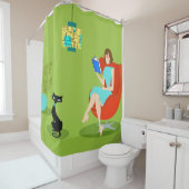 Rideau de douche de la femme de lecture rétro (En situation)