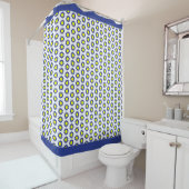 Rideau de douche floral jaune et bleu (En situation)