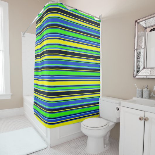 Rideau de douche rayé bleu, citron vert et jaune (En situation)