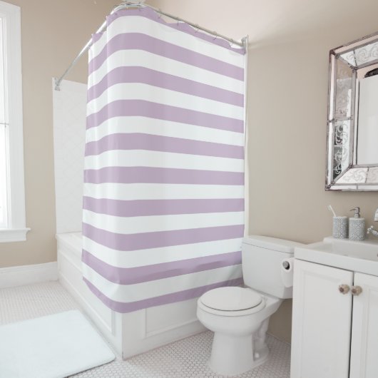 Rideau de douche rayé violet lilas et blanc (En situation)
