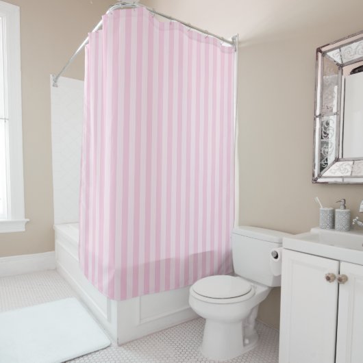 Rideau de douche rayures verticales rose bébé (En situation)