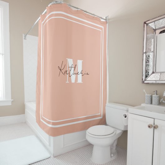 Rideau de douche rose vif monogramme (En situation)