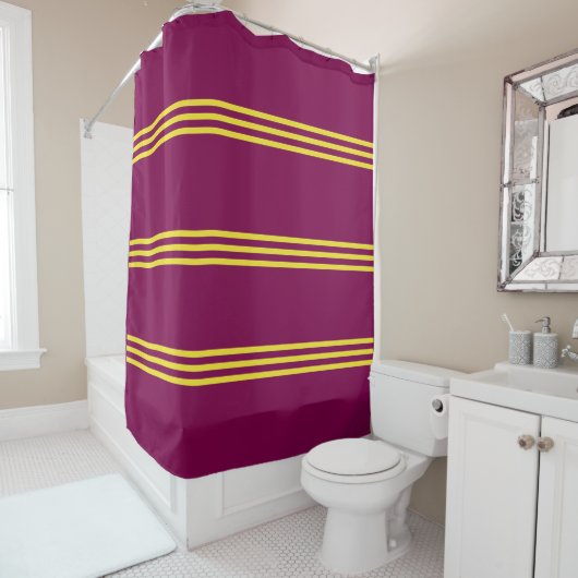 Rideau de douche rouge et jaune (En situation)