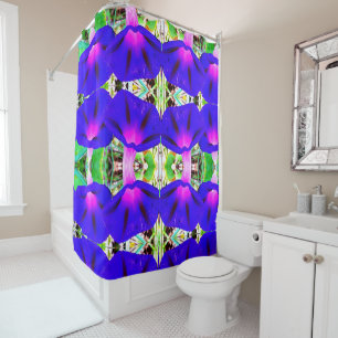 Rideau en douche avec les fleurs assez pourpres