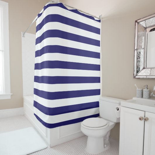 Rideau en douche rayé bleu et blanc de minuit (En situation)