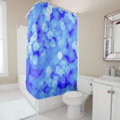 Rideaux De Douche Abstrait bleu clair bokeh. Bac bleu classique (En situation)