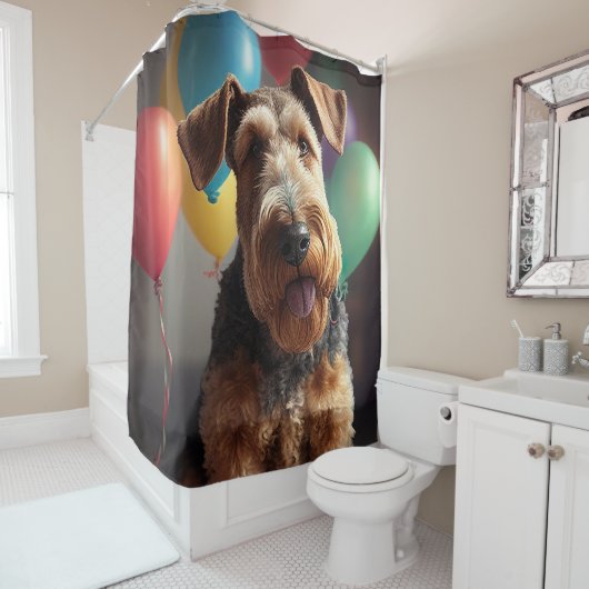 Rideaux De Douche Airedale chien avec gâteau et ballons (En situation)