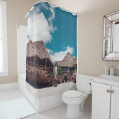 Rideaux De Douche Ancien bungalow tropical en bois sur la plage, un (En situation)