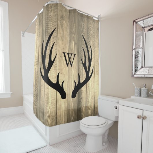 Rideaux De Douche Andouillers noirs de cerfs communs et monogramme (En situation)