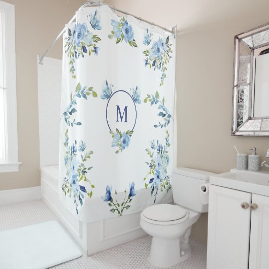 Rideaux De Douche Aquarelle bleue Roses Monogramme Floral (En situation)