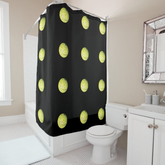 Rideaux De Douche Ballons De Golf Jaune Sur Noir, (En situation)