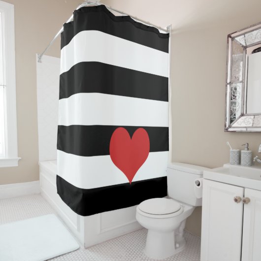 Rideaux De Douche Bandes noires et blanches avec Coeur rouge (En situation)
