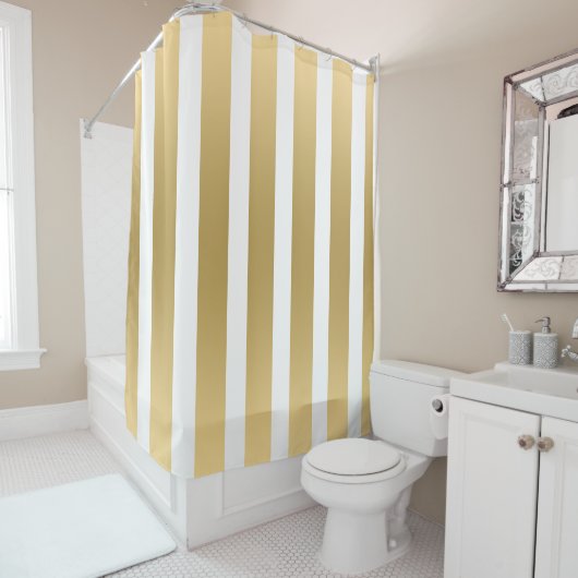 Rideaux De Douche Bandes Verticales D'Or Sur Arrière - plan Blanc (En situation)