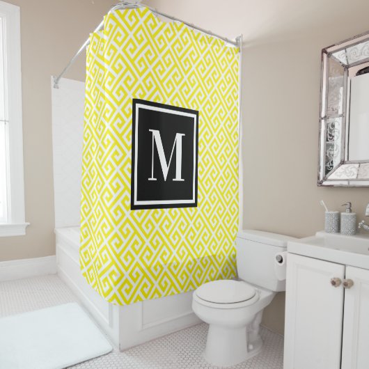 Rideaux De Douche Bright Yellow Greek Key Black White Monogram (En situation)