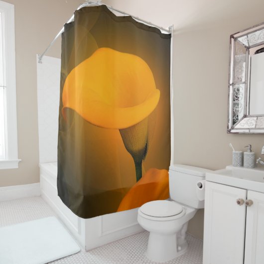 Rideaux De Douche Calla Lily Chaud Yellow Mist Arrière - plan (En situation)