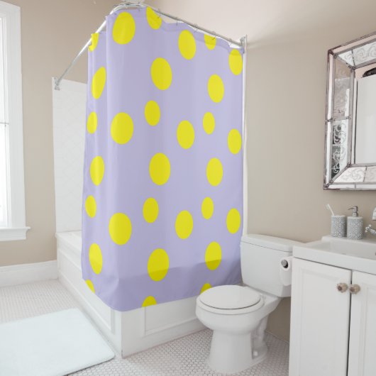 Rideaux De Douche Cercles jaunes sur motif pourpre (En situation)