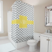 Rideaux De Douche Chevrons jaunes et gris Monogramme (En situation)