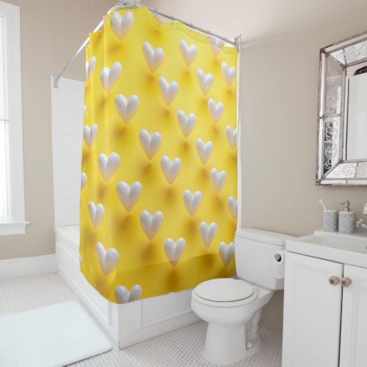 Rideaux De Douche Cœurs de perle blanche sur fond jaune (En situation)