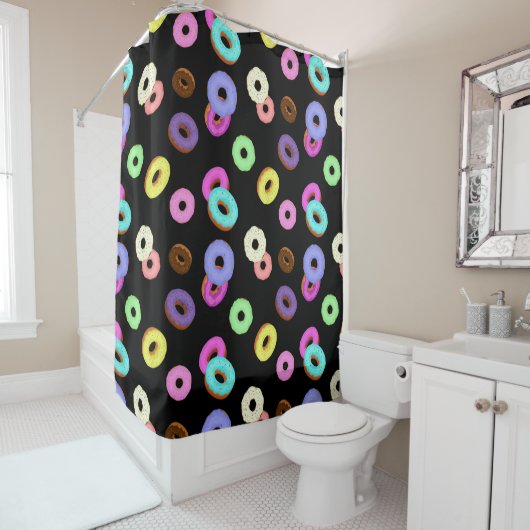 Rideaux De Douche Cool amusant beignets colorés motif noir (En situation)
