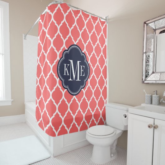 Rideaux De Douche Corail et marine Marocain Quatrefoil Monogramme (En situation)